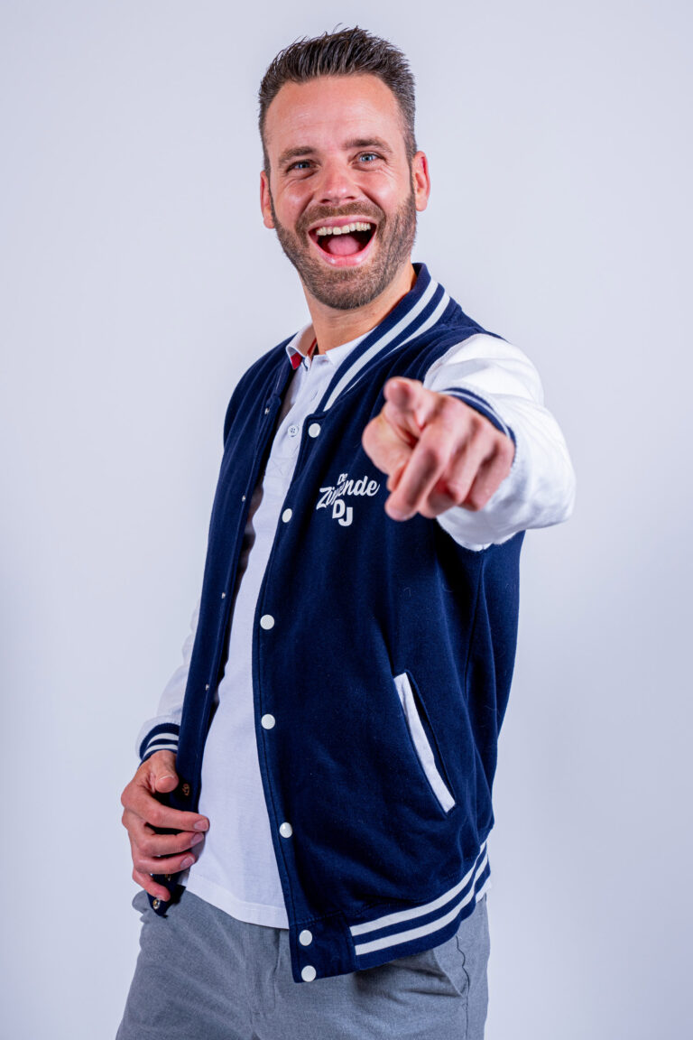 De Zingende DJ